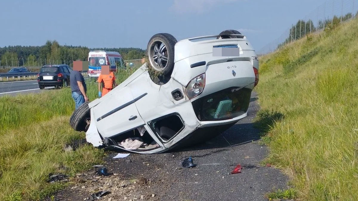 Ucieczkę przed policją zakończył dachowaniem. Teraz grozi mu nawet 5 lat więzienia - Zdjęcie główne