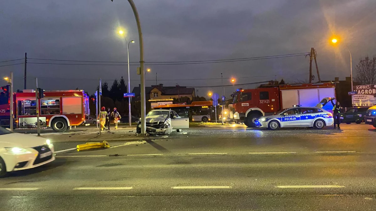 Policja wyjaśnia okoliczności wypadku na ulicy Lwowskiej [ZDJĘCIA] - Zdjęcie główne