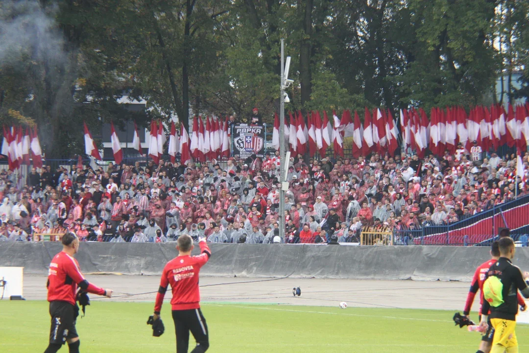 Duszpasterz rzeszowskiego sportu apeluje do kibiców o kulturalny doping podczas 89. derbów Rzeszowa - Zdjęcie główne