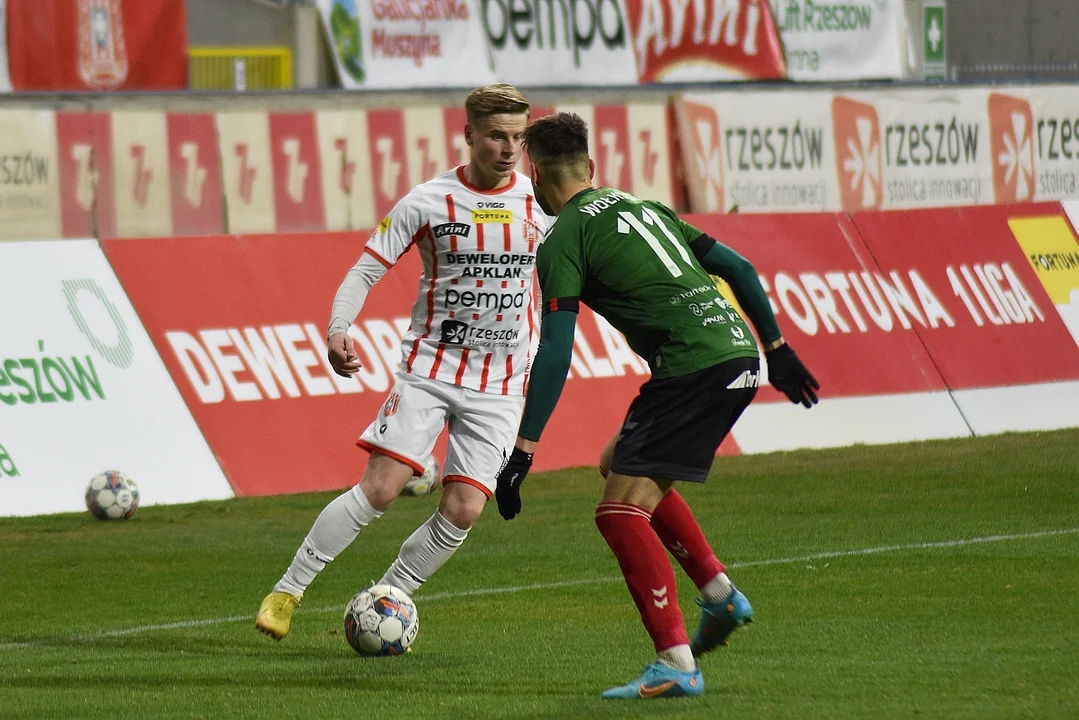 Apklan Resovia Rzeszów wygrała z Chojniczanką Chojnice 3:1. Bramek mogło być znacznie więcej - Zdjęcie główne