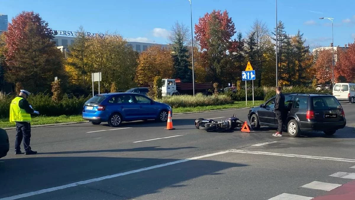 TERAZ! Wypadek motocyklisty na al. Rejtana. Są utrudnienia w ruchu [ZDJĘCIA] - Zdjęcie główne