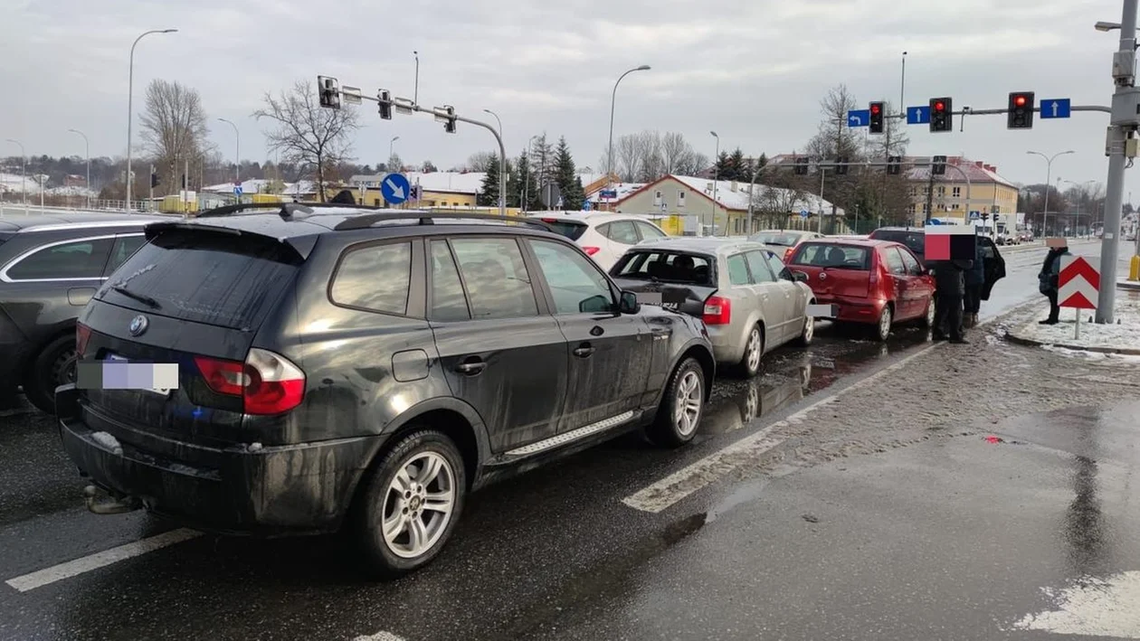 Rzeszów: 20-latka zdała egzamin na prawo jazdy, a dwie godziny później spowodowała kolizję! - Zdjęcie główne