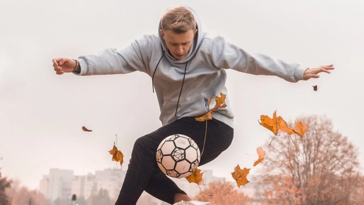 Rozmowa z Adrianem Zagórskim, który zajmuje się dyscypliną sportu jaką jest Freestyle Football. ”Największym moim szczęściem jest wolność” [WYWIAD CZ. I] - Zdjęcie główne