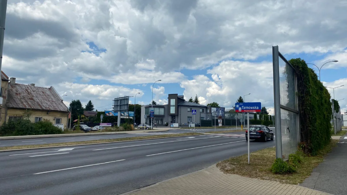 Czy na skrzyżowaniu ulicy Krakowskiej z Dębicką powinna być sygnalizacja świetlna? [ZDJĘCIA] - Zdjęcie główne