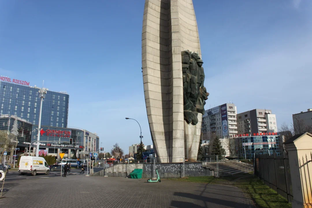 Bitwa o rzeszowski pomnik. Pojawiła się petycja w sprawie ocalenia Pomnika Czynu Rewolucyjnego przed wyburzeniem - Zdjęcie główne