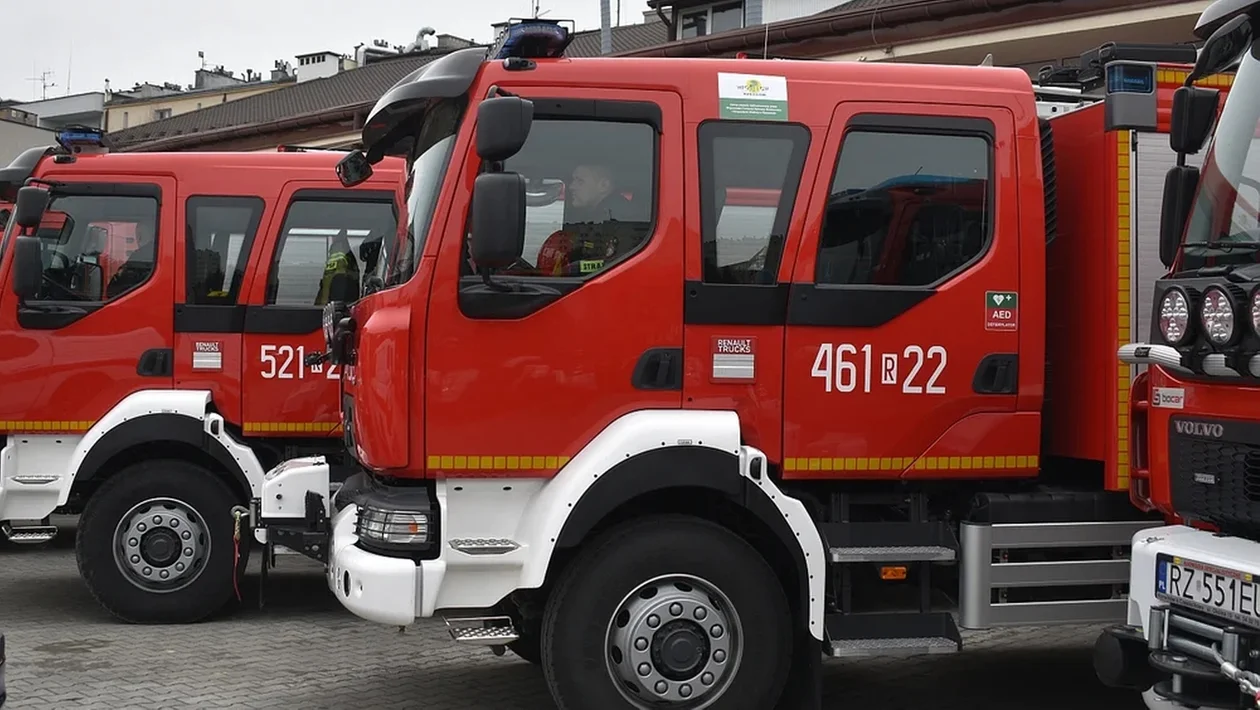 Pożar mieszkania przy ul. Lenartowicza w Rzeszowie. 12-letni chłopiec trafił do szpitala - Zdjęcie główne