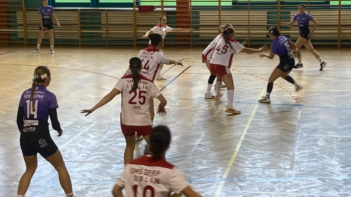 Świetny start SPR Handball Rzeszów! Zwyciężają w pierwszej kolejce [ZDJĘCIA] - Zdjęcie główne