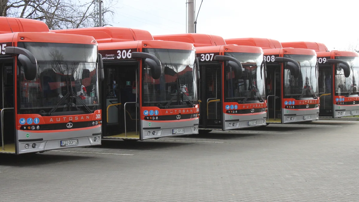 Od 1 stycznia ważne zmiany w komunikacji miejskiej. Nowe rozkłady jazdy na wielu liniach - Zdjęcie główne