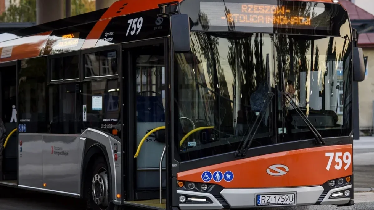 Kontrolerka biletów złożyła zeznania. Ruszyło śledztwo w sprawie incydentu w autobusie miejskim - Zdjęcie główne