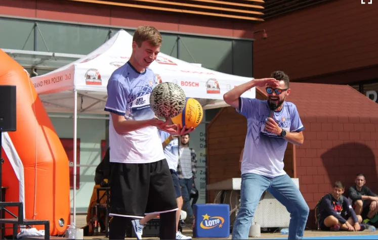 Street Art z Pawłem "Dazzle" Kidoniem. Na rzeszowskim Rynku wystąpi Mistrz Świata we freestyle basketballu - Zdjęcie główne