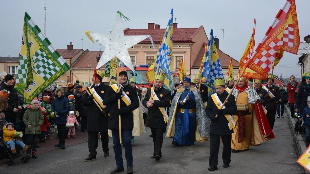 Orszak Trzech Króli 2023 w Głogowie Małopolskim. Jubileuszowe kolędowanie z nową trasą - Zdjęcie główne