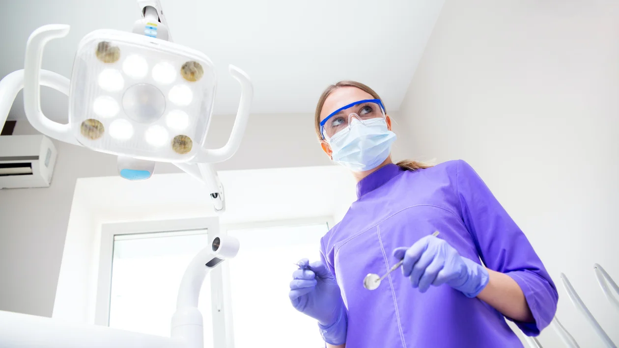 12. Klimowicz B. lek. stomatolog ul. Gen. Okulickiego 7 - 24 opinie, ocena 4.8 - "Ekspresowe przyjęcie i super obsługa, Pani doktor nawet specjalnie została po godzinach żeby mnie przyjąć. Polecam" - opinia zadowolonego pacjenta