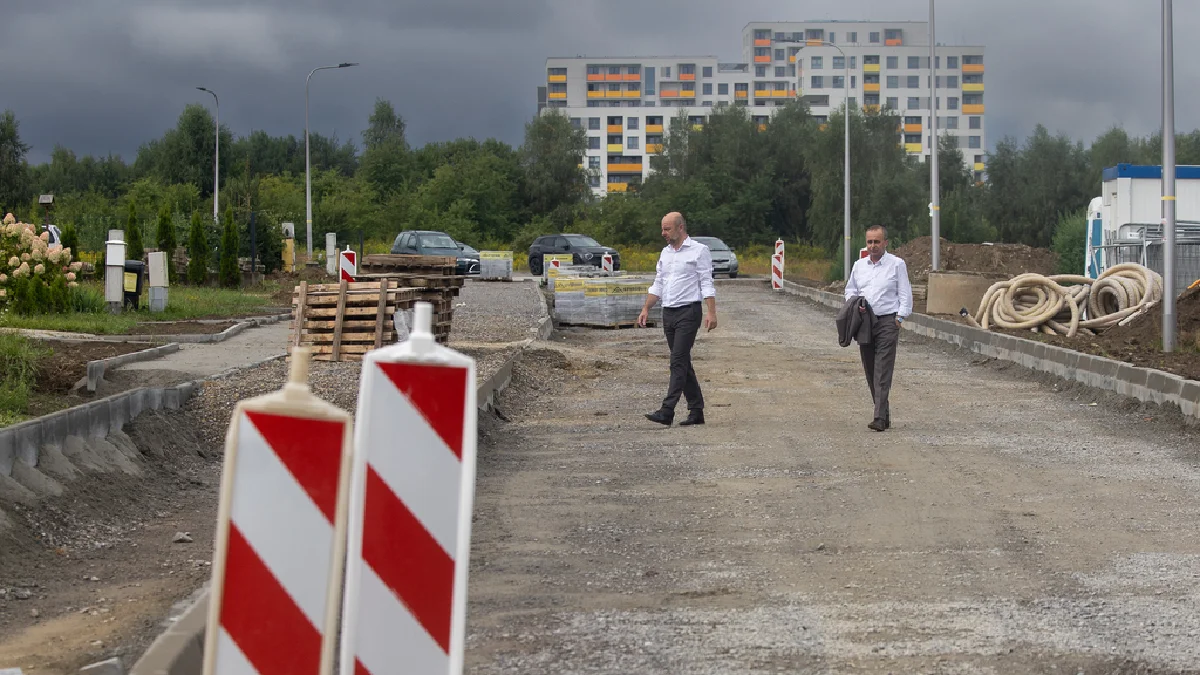 Nowa droga na osiedlu Miłocin gotowa już w październiku [ZDJĘCIA] - Zdjęcie główne