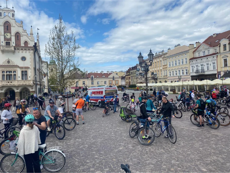 Start sezonu rowerowego w Rzeszowie i rajd ulicami miasta [ZDJĘCIA] - Zdjęcie główne