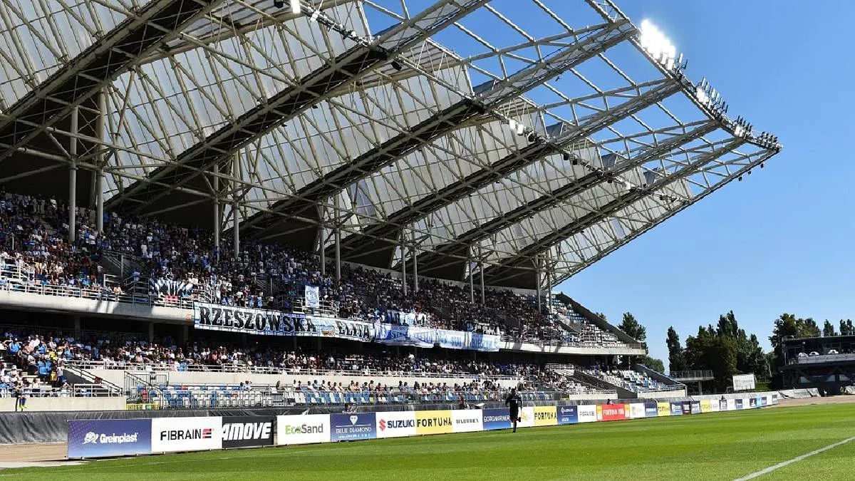 Kiedy stadion Stali Rzeszów doczeka się modernizacji i spełni wymogi Ekstraklasy? - Zdjęcie główne