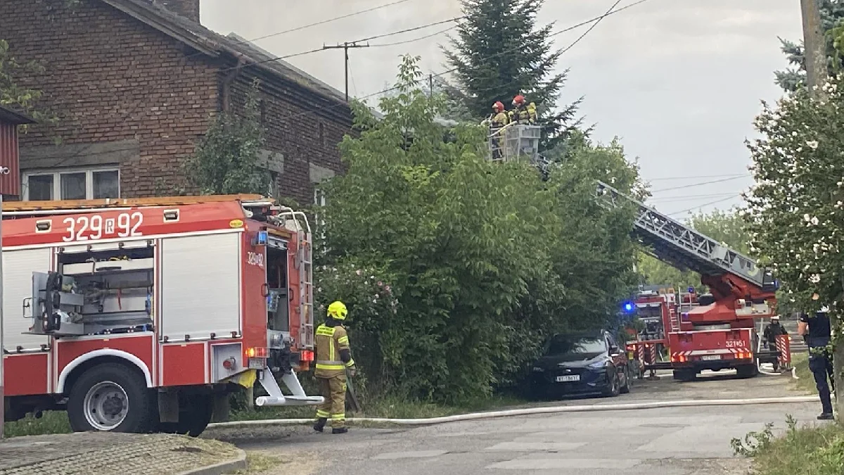 Pożar na ulicy Gołębiej w Rzeszowie! Straż pożarna w akcji [ZDJĘCIA] - Zdjęcie główne