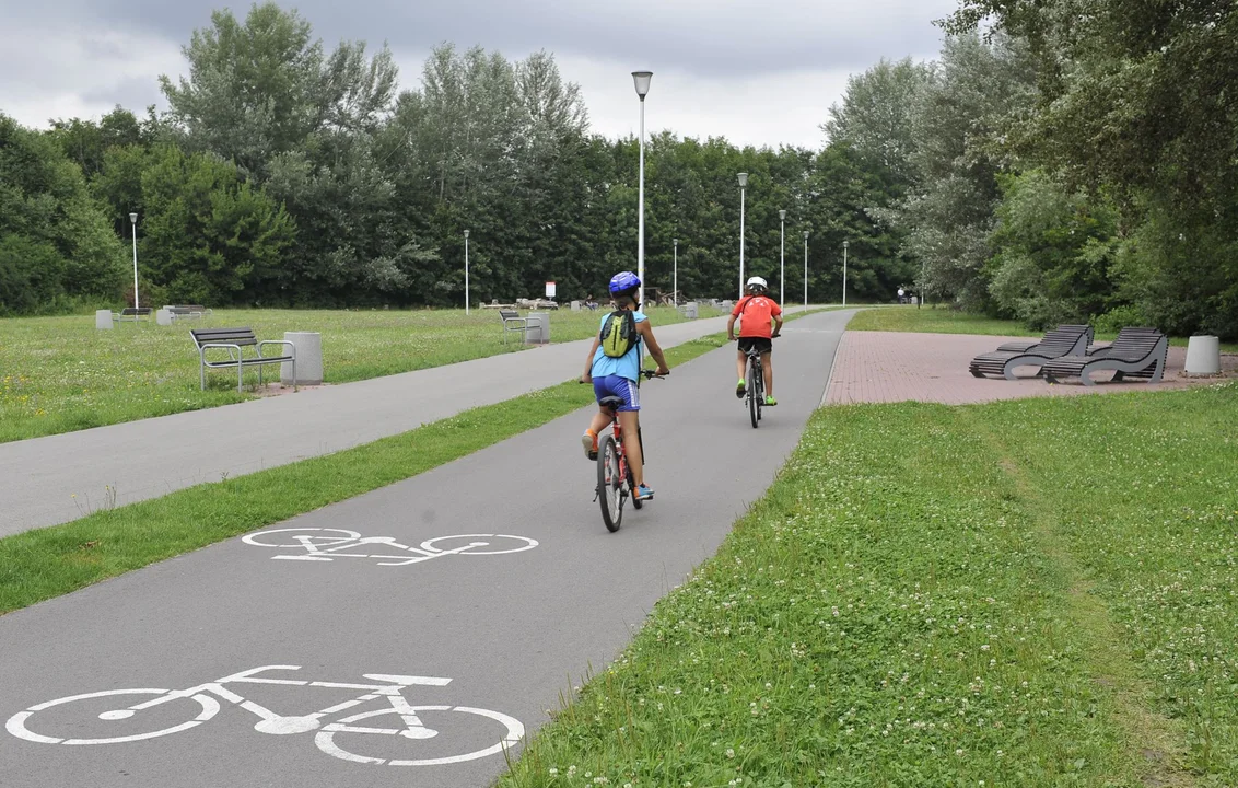 Nowa ścieżka rowerowa, chodnik i oświetlenie uliczne na osiedlu Kotuli. Miasto wybiera firmę - Zdjęcie główne