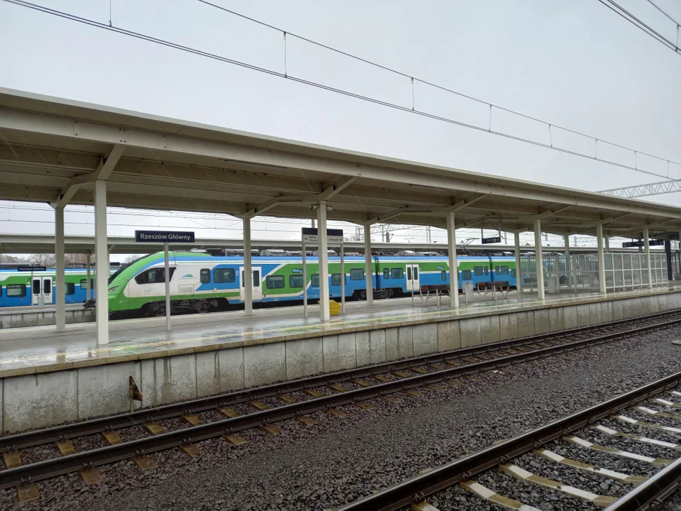Zobacz, jakie zmiany zaszły w rozkładach pociągów Polregio [NOWE ROZKŁADY] - Zdjęcie główne