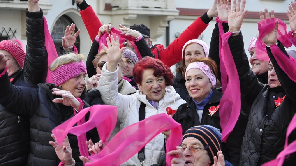 One Billion Rising. Kobiety zatańczyły na rzeszowskim Rynku przeciwko przemocy [ZDJĘCIA] - Zdjęcie główne