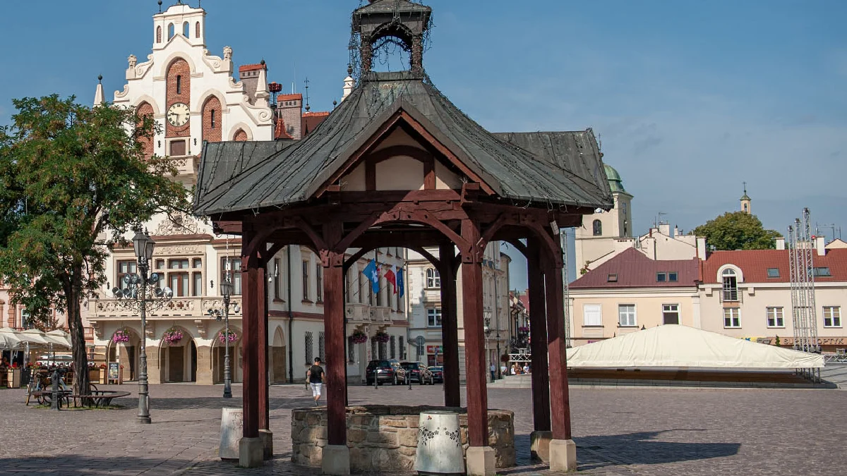 W poniedziałek na Rynku nie będzie wody. Ile potrwają prace? - Zdjęcie główne