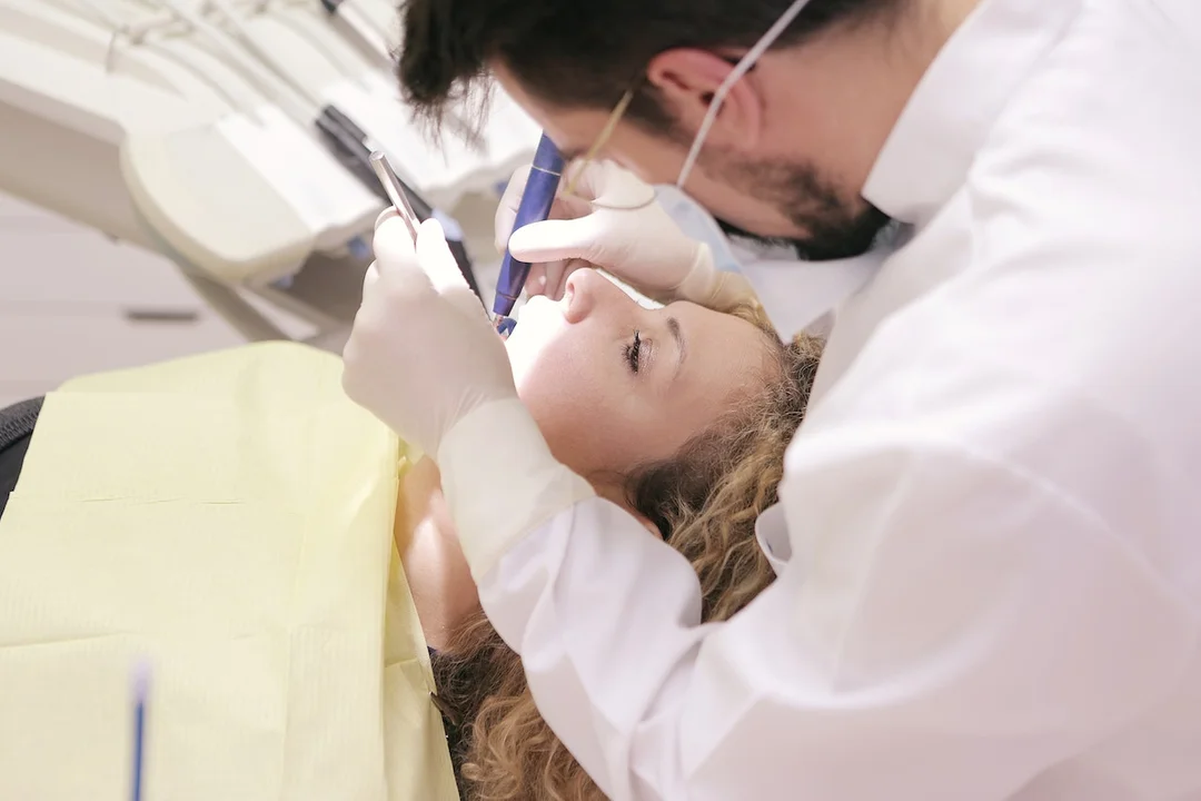 Prywatny wizyta dentystyczna w Rzeszowie - na jaki wydatek musimy się przygotować? - Zdjęcie główne