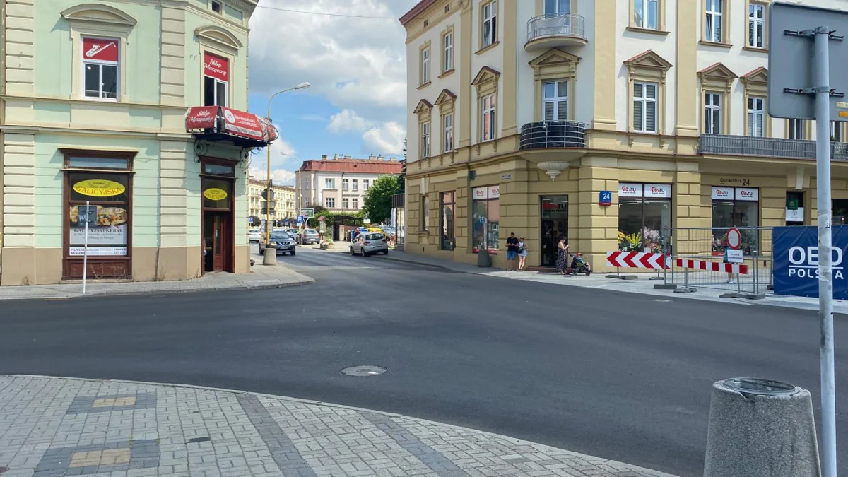 Mieszkańcy  nie wiedzą, jak mają iść. Czy na skrzyżowaniu Sobieskiego z Grunwaldzką powrócą przejścia dla pieszych? [ZDJĘCIA] - Zdjęcie główne