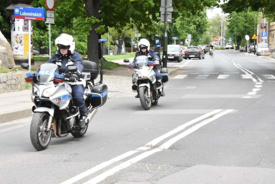 Szaleńcza jazda ulicami Rzeszowa. Dwóch motocyklistów straciło prawo jazdy - Zdjęcie główne