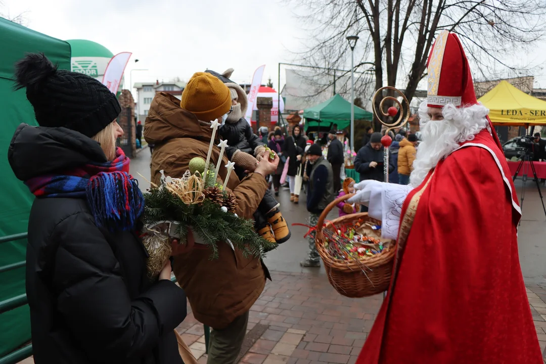 Świąteczny Podkarpacki Bazarek w Boguchwale. Wszystko na wigilijny stół. Konkursy, loteria, Baciary oraz finalista Masterchefa - Zdjęcie główne