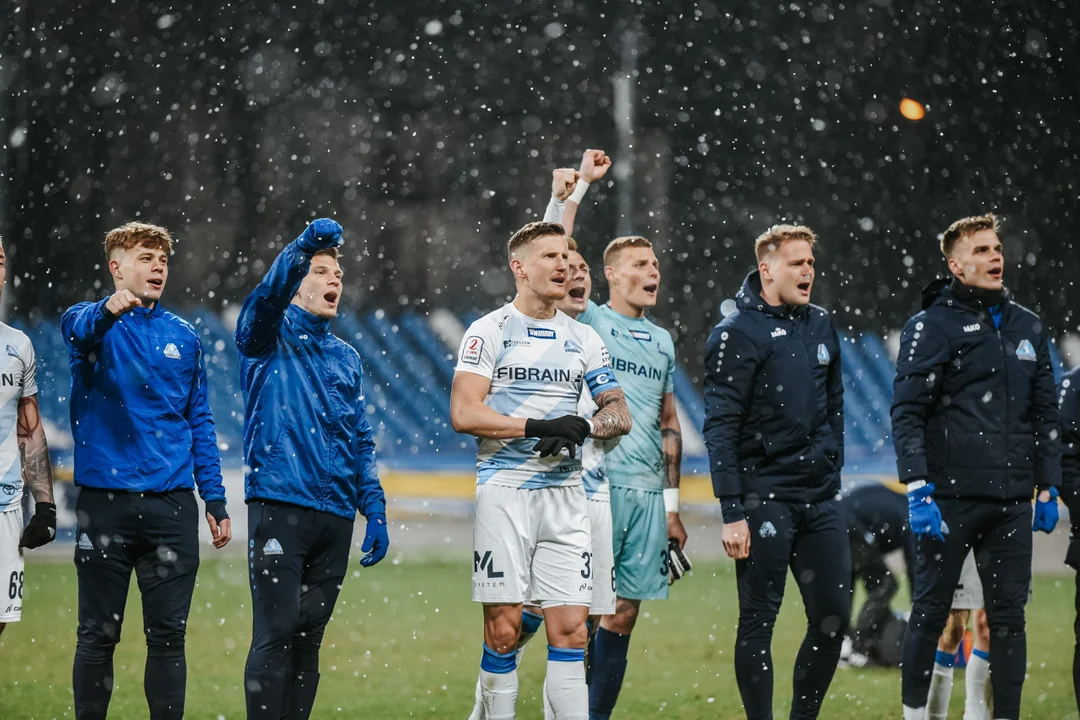 Stal Rzeszów o krok od zapewnienia sobie awansu do pierwszej ligi. Święto w Wielką Sobotę po meczu z Ruchem Chorzów? [WIDEO] - Zdjęcie główne