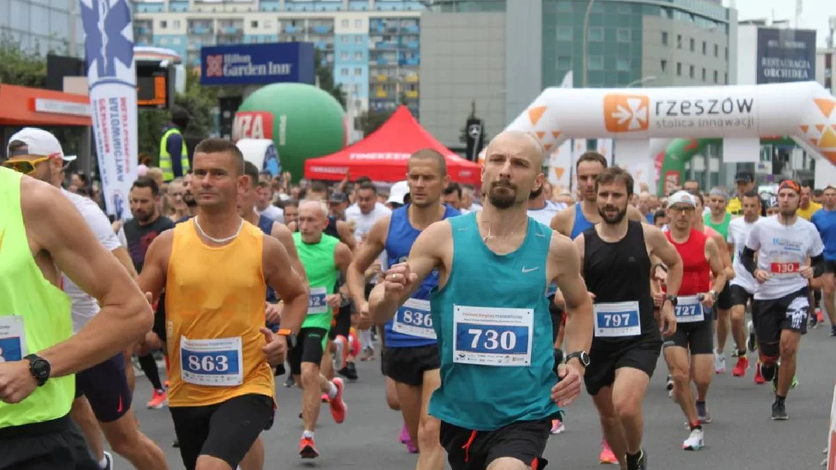 W niedzielę utrudnienia w ruchu. Setki biegaczy na ulicach Rzeszowa - Zdjęcie główne