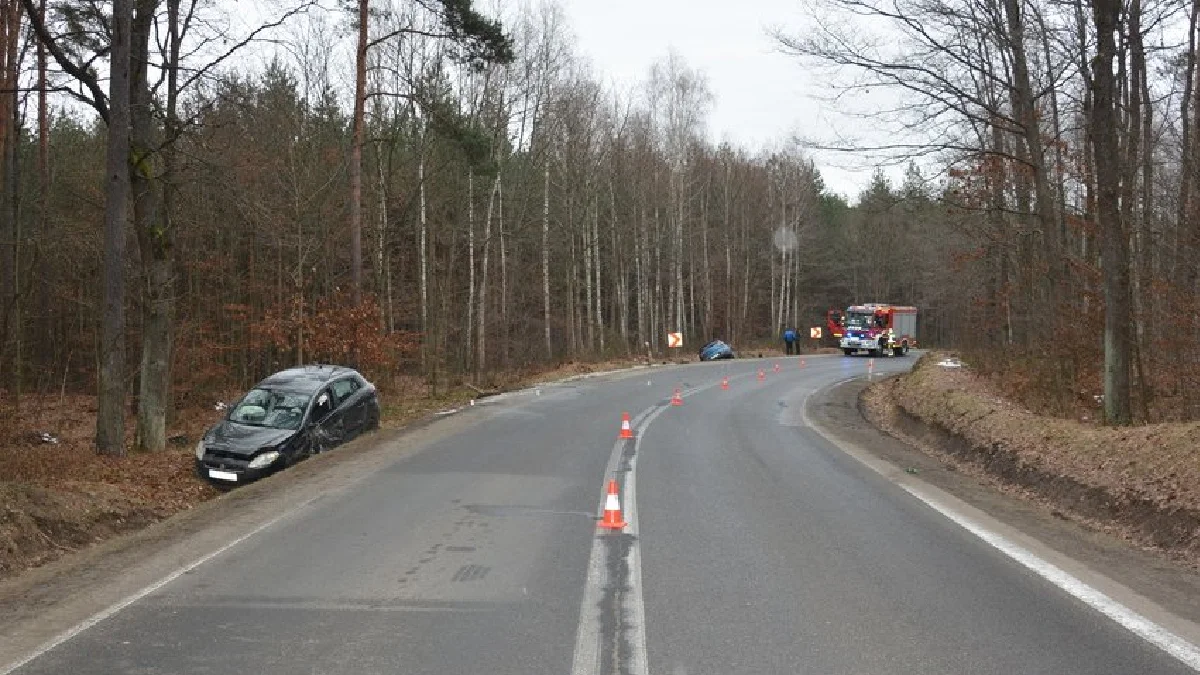 Wypadek w Dąbrówkach niedaleko Rzeszowa. Kierowcy trafili do szpitala - Zdjęcie główne