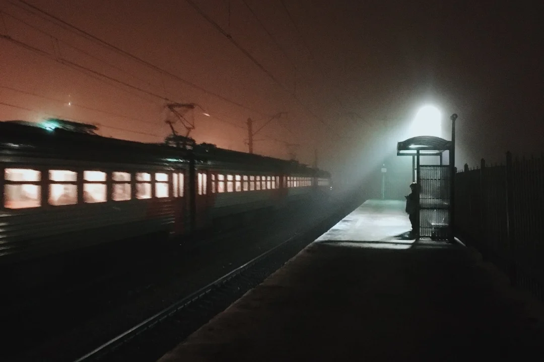 Tragiczny wypadek na torach w Rzeszowie. Nie żyje kobieta potrącona przez pociąg - Zdjęcie główne