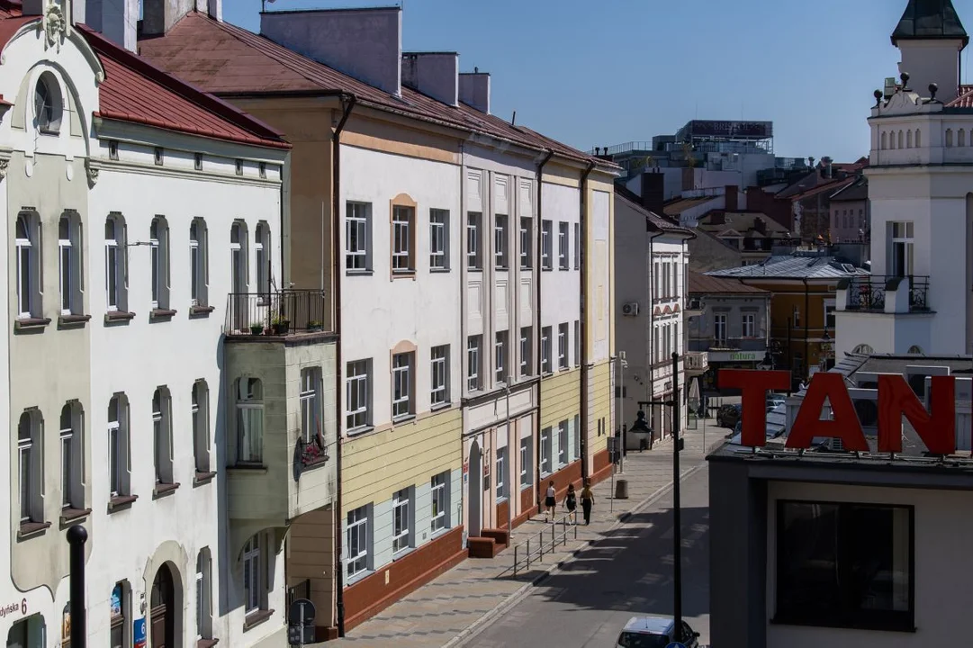 Najstarsza podstawówka w Rzeszowie doczeka się nowego zadaszenia. Kiedy ruszą prace? - Zdjęcie główne