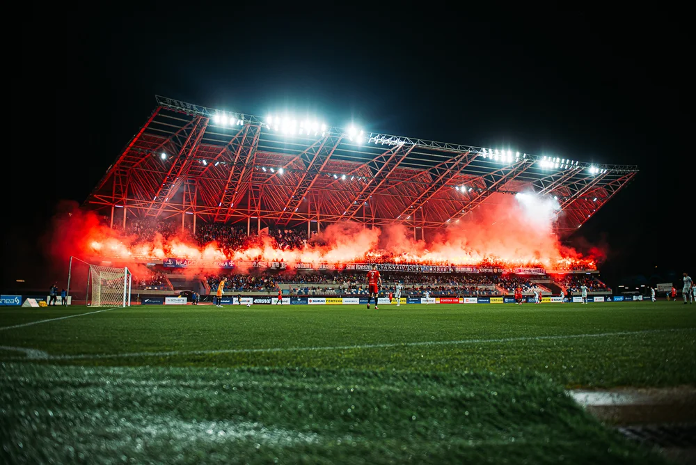 Fortuna 1 Liga: Stal Rzeszów górą w derbach Rzeszowa! Kapitan poprowadził do zwycięstwa - Zdjęcie główne