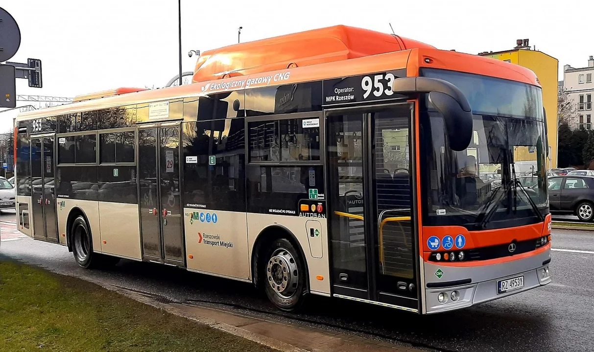 Zmiany w rozkładach jazdy pięciu linii autobusów miejskich w Rzeszowie. Od kiedy obowiązują? - Zdjęcie główne