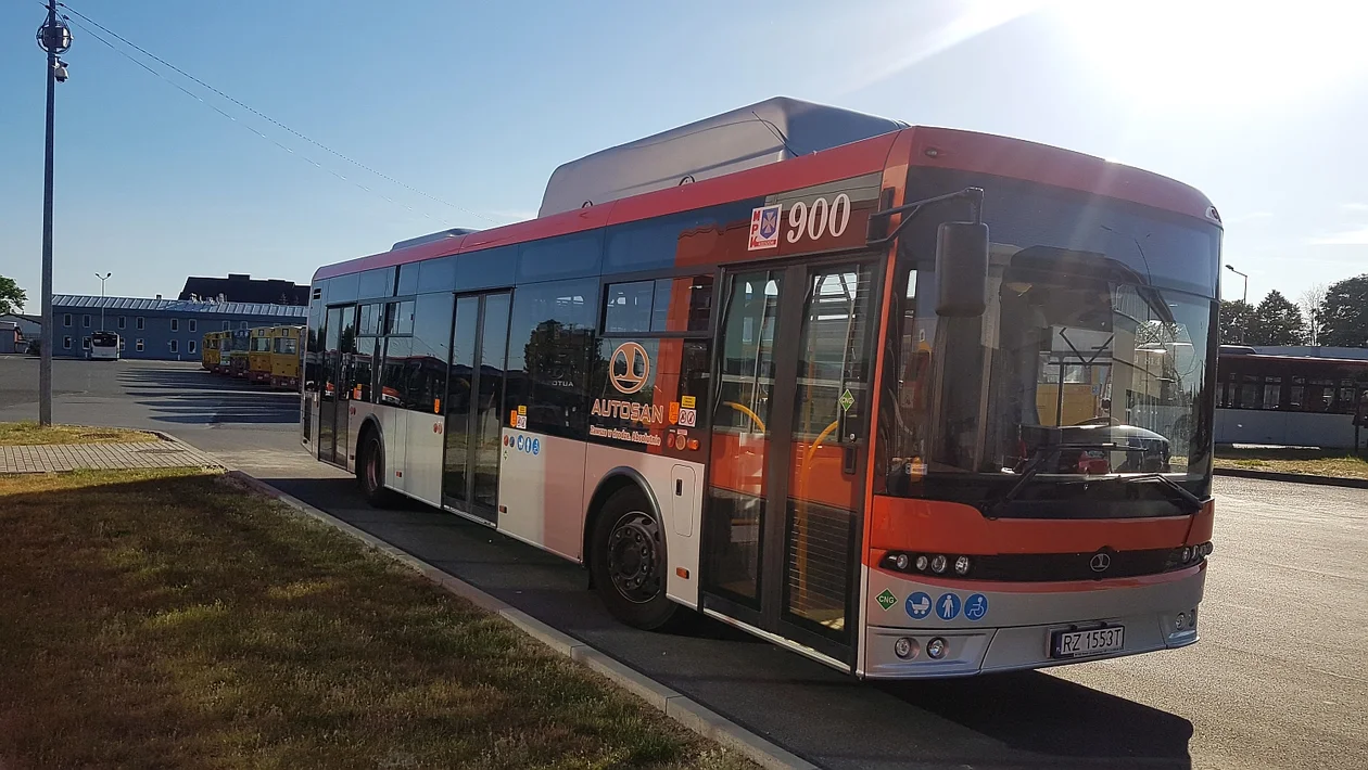 Rzeszów: Zmiany w kursowaniu miejskich i podmiejskich autobusów. Sprawdzamy, których linii dotyczą - Zdjęcie główne