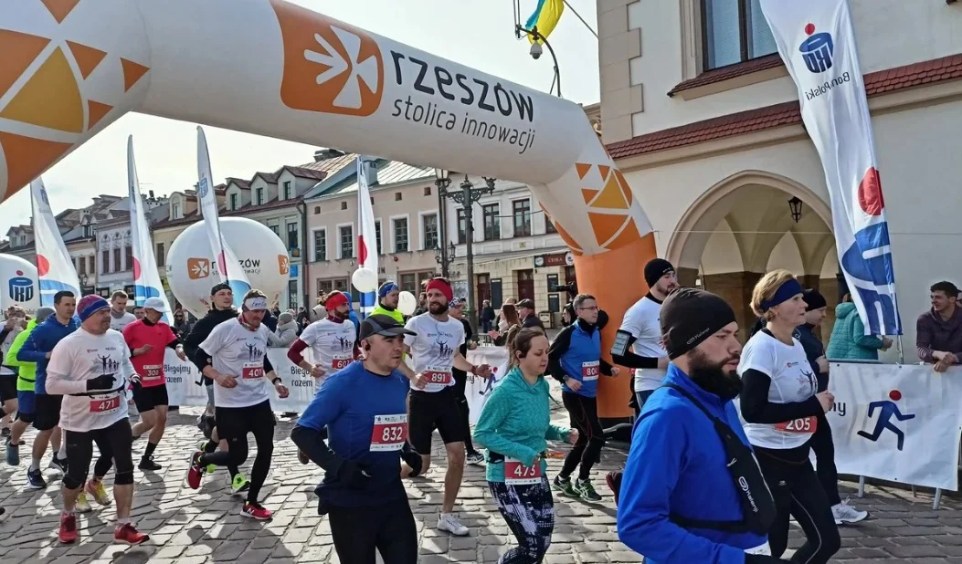 Utrudnienia, objazdy i zmiany kursów autobusów w związku z weekendowymi biegami - Zdjęcie główne