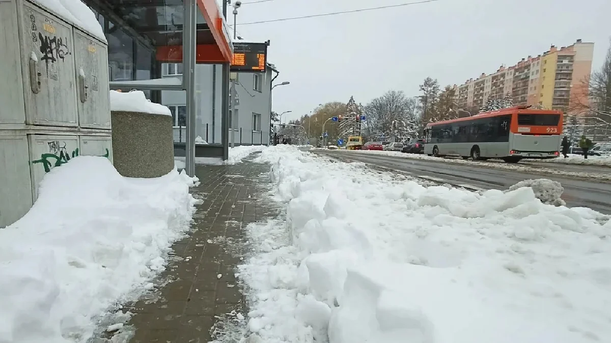 Mróz powoduje opóźnienia pociągów. Spóźniają się także autobusy MPK - Zdjęcie główne