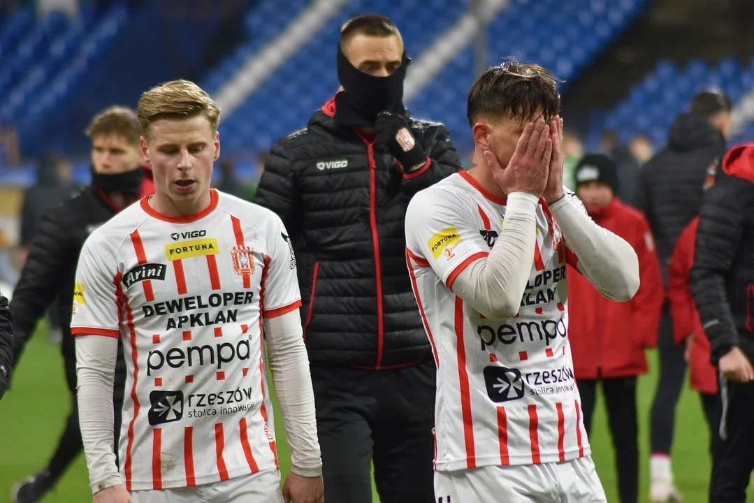 Fortuna 1. Liga. Bezbramkowy remis i bezbarwna gra w meczu Apklan Resovii Rzeszów z Puszczą Niepołomice - Zdjęcie główne