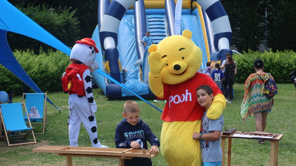 Piknik rodzinny "Biblioteka w plenerze" przy fontannie multimedialnej [ZDJĘCIA - WIDEO] - Zdjęcie główne