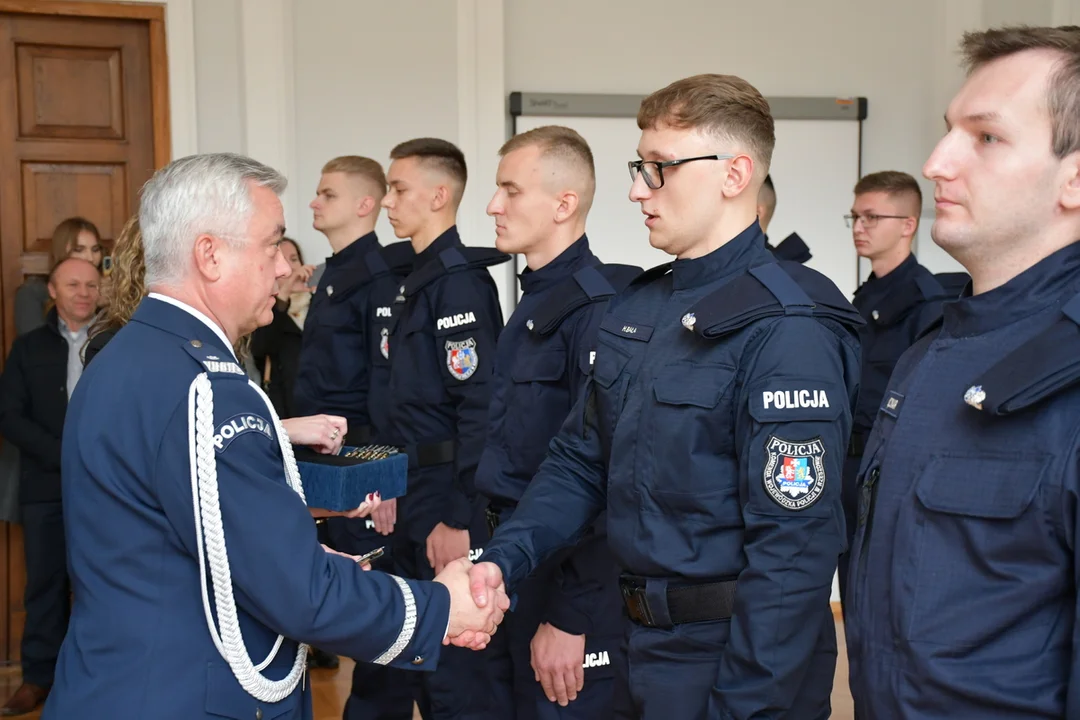 15 nowych policjantów w podkarpackiej policji [ZDJĘCIA] - Zdjęcie główne