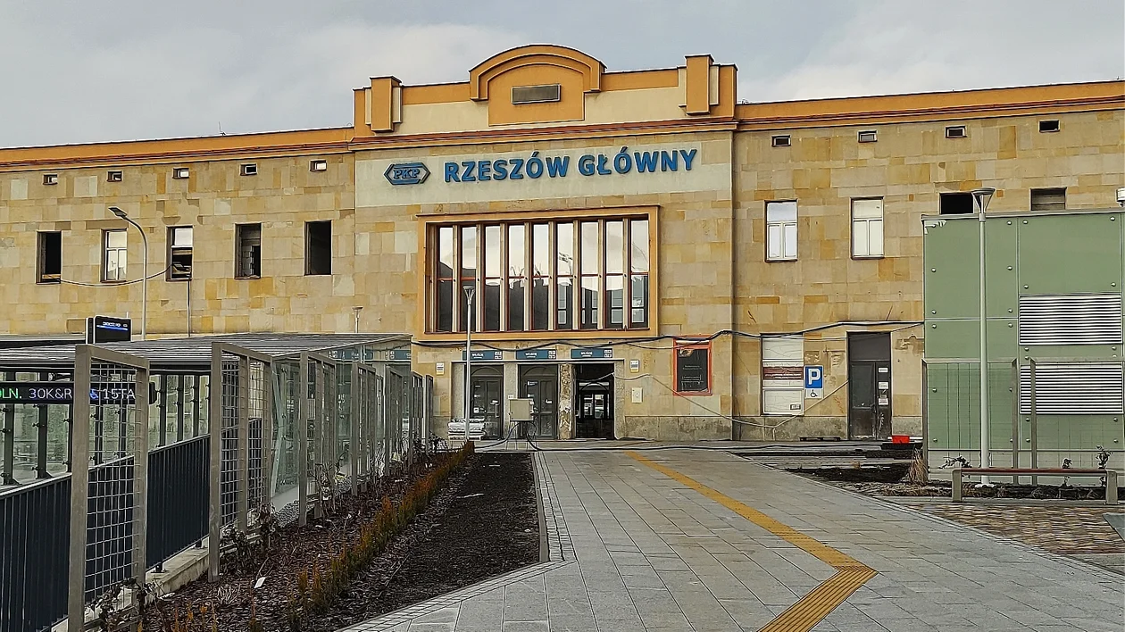 Rzeszowskie Centrum Komunikacyjne będzie otwarte tej zimy. Prezydent Fijołek mówi o poprawkach zleconych wykonawcy [ZDJĘCIA] - Zdjęcie główne