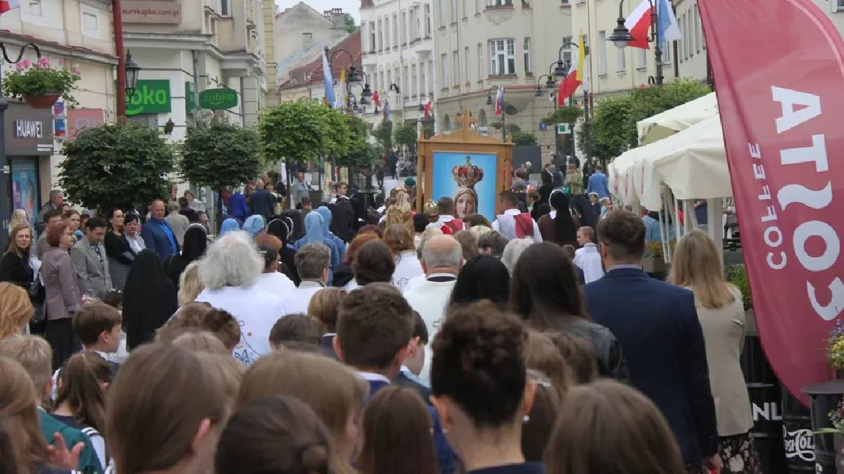 Utrudnienia w ruchu na kilku ulicach. Przez Rzeszów przejdzie procesja - Zdjęcie główne