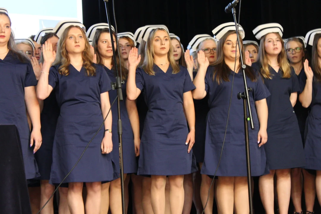 Czepkowanie absolwentów III roku pielęgniarstwa UR w Rzeszowie [ZDJĘCIA] - Zdjęcie główne