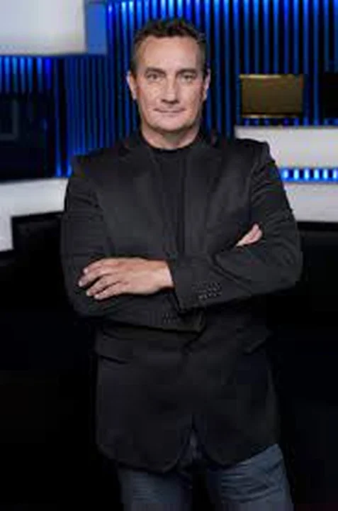Edward Durda - z wykształcenia aktor, pracuję jako dziennikarz sportowy. Urodził się w Stalowej Woli.