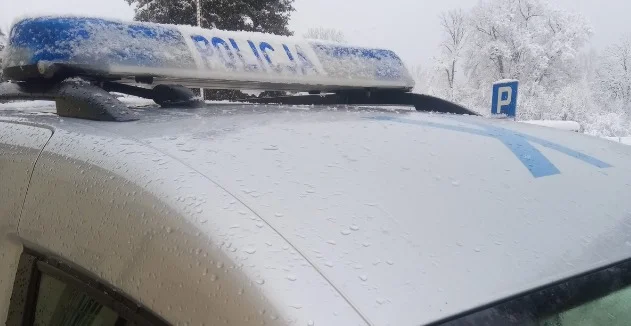 Trudne warunki na drogach. Policja apeluje o ostrożną jazdę - Zdjęcie główne