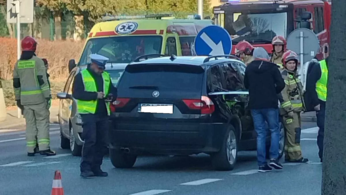 Teraz! Wypadek na Dąbrowskiego. Zablokowane trzy pasy [ZDJĘCIA] - Zdjęcie główne