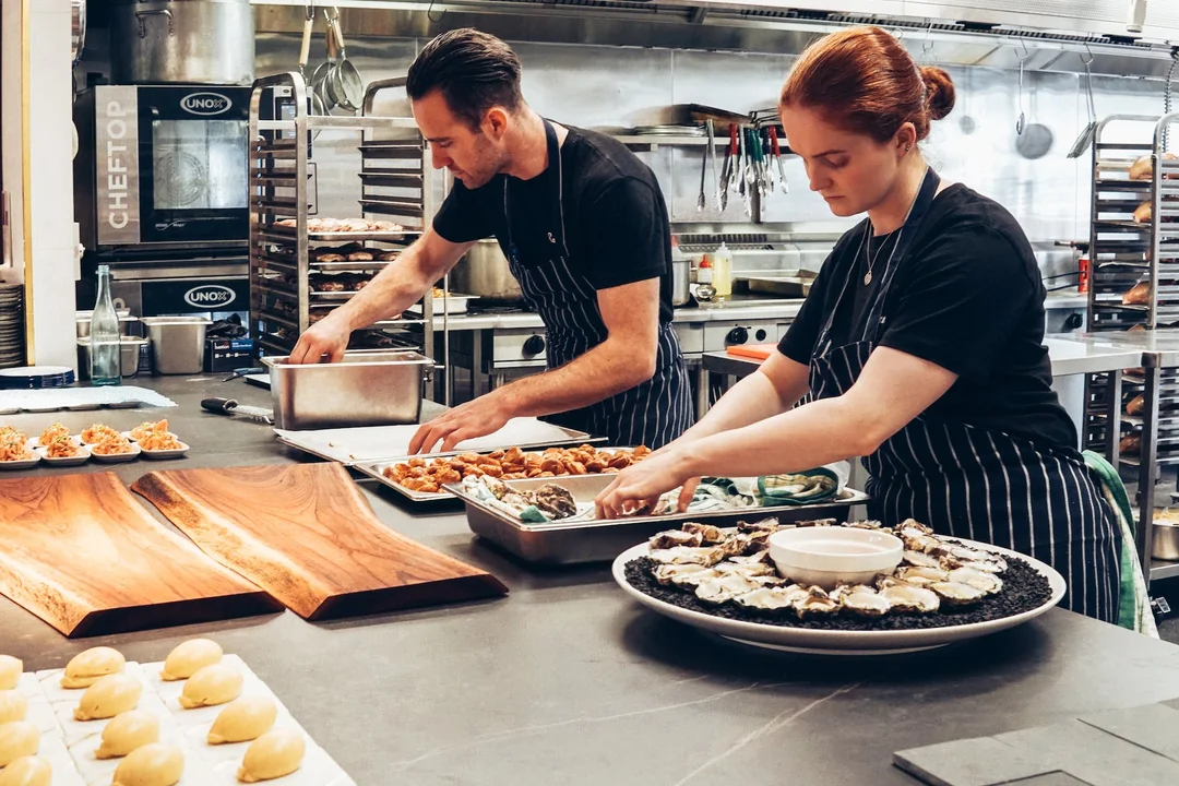 Pracownicy w branży gastronomicznej poszukiwani w Rzeszowie. Gdzie znajdziecie zatrudnienie? [PRZEGLĄD OFERT] - Zdjęcie główne