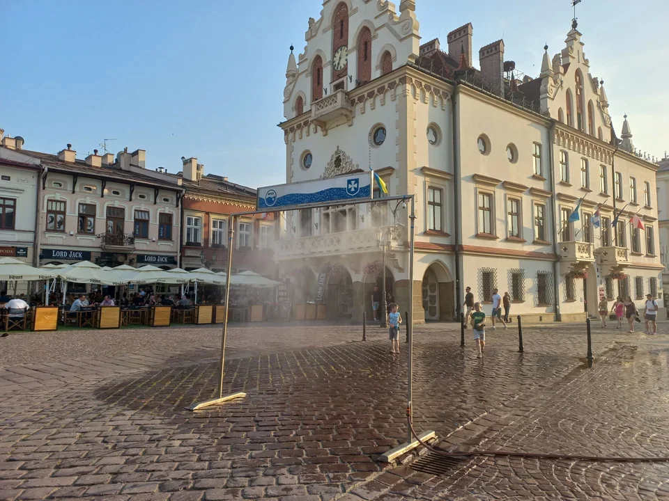 Kiedy w Rzeszowie pojawią się kurtyny wodne? W niektórych miastach już chłodzą mieszkańców - Zdjęcie główne