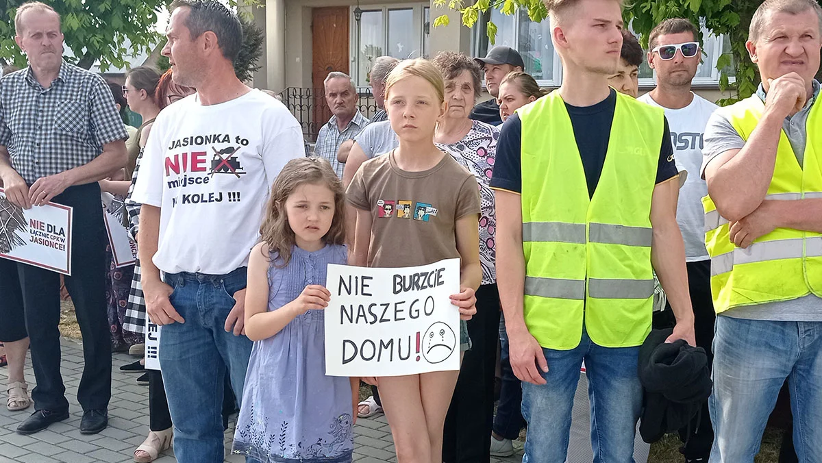 Protest mieszkańców Jasionki przeciwko CPK. Zablokowali rondo Lotników [ZDJĘCIA + WIDEO] - Zdjęcie główne